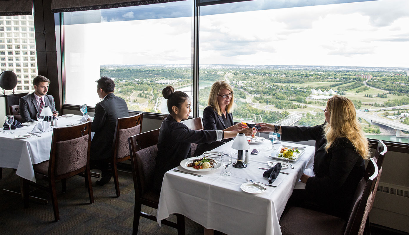 Downtown Edmonton Hotels & Restaurants Near Edmonton Convention Centre